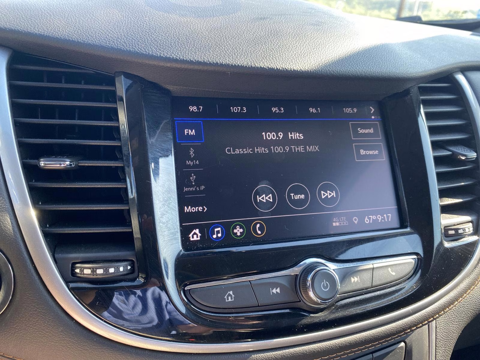 2022 Mosaic Black Metallic Chevrolet Trax LT AWD SUV