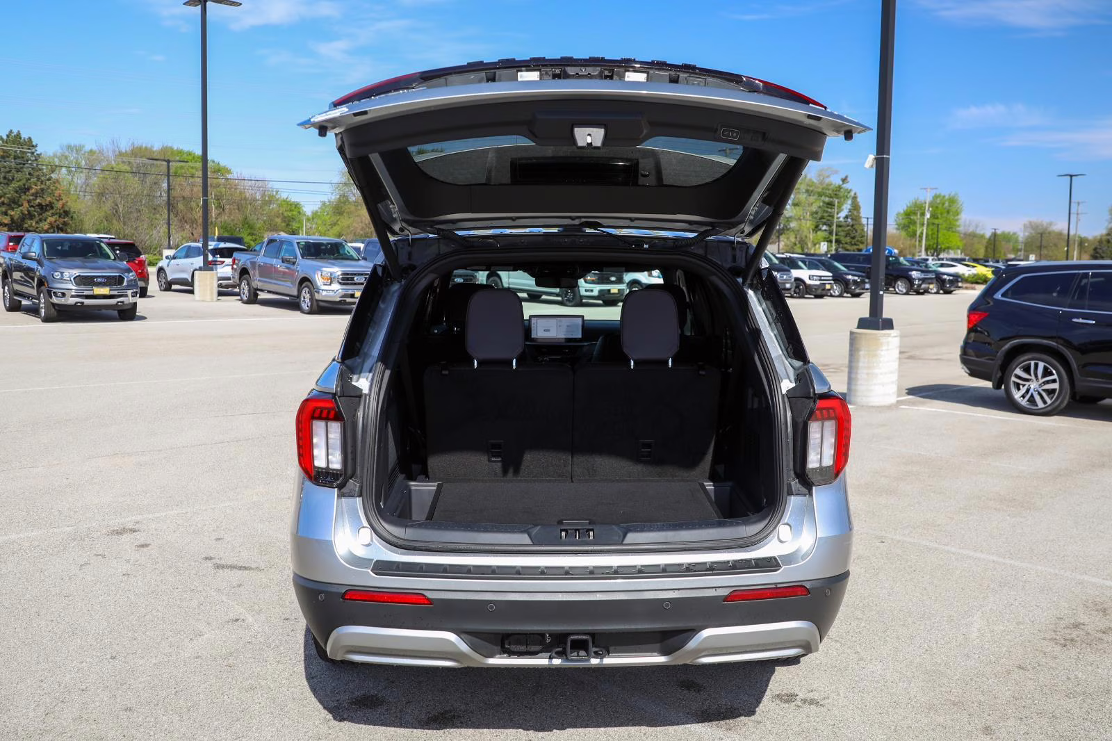 2025 Iconic Silver Metallic Ford Explorer Platinum 4X4 SUV