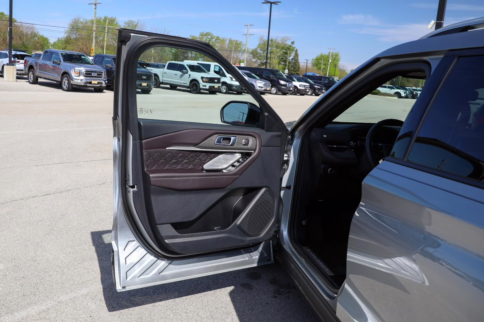 2025 Iconic Silver Metallic Ford Explorer Platinum 4X4 SUV