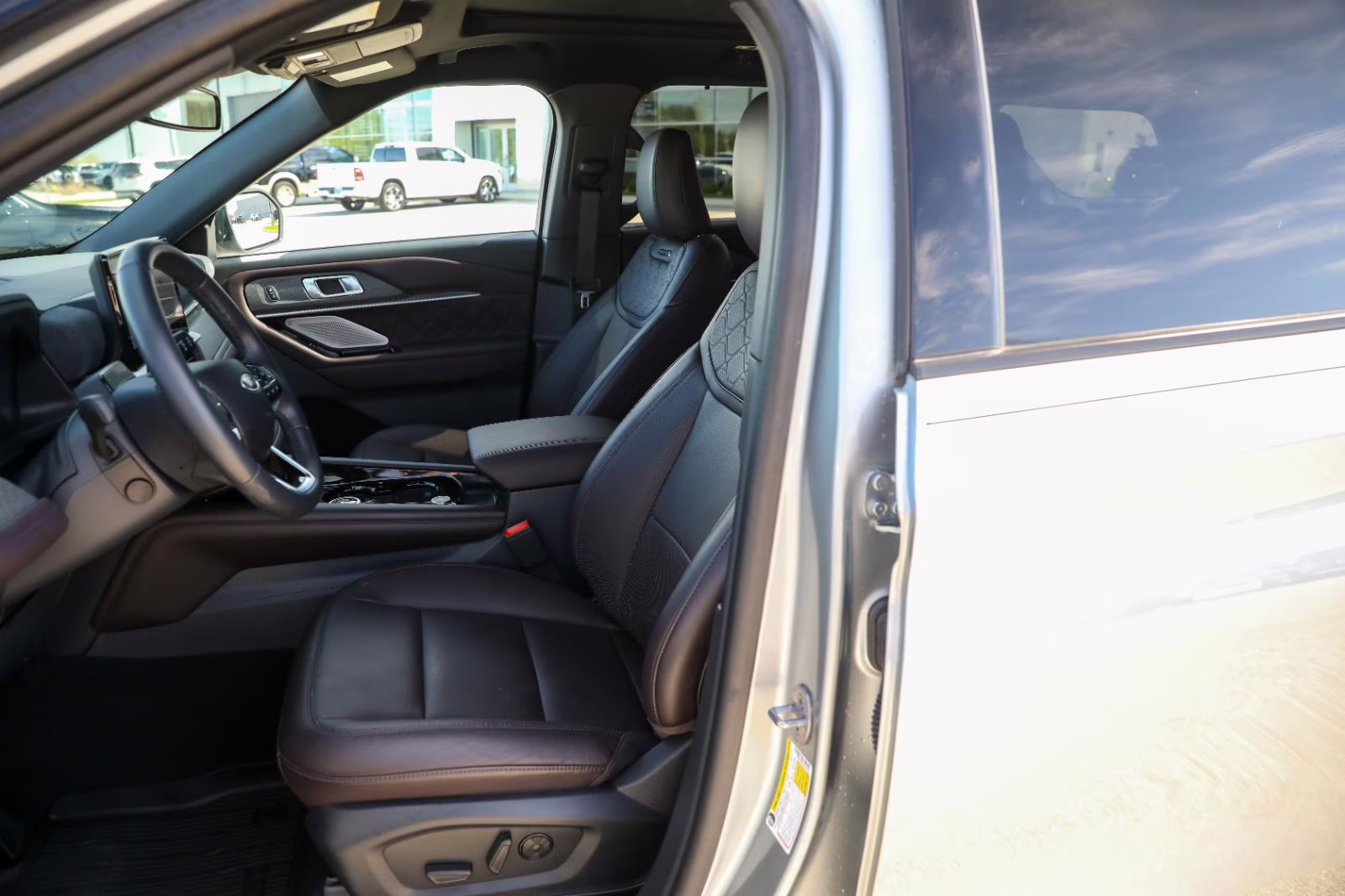2025 Iconic Silver Metallic Ford Explorer Platinum 4X4 SUV