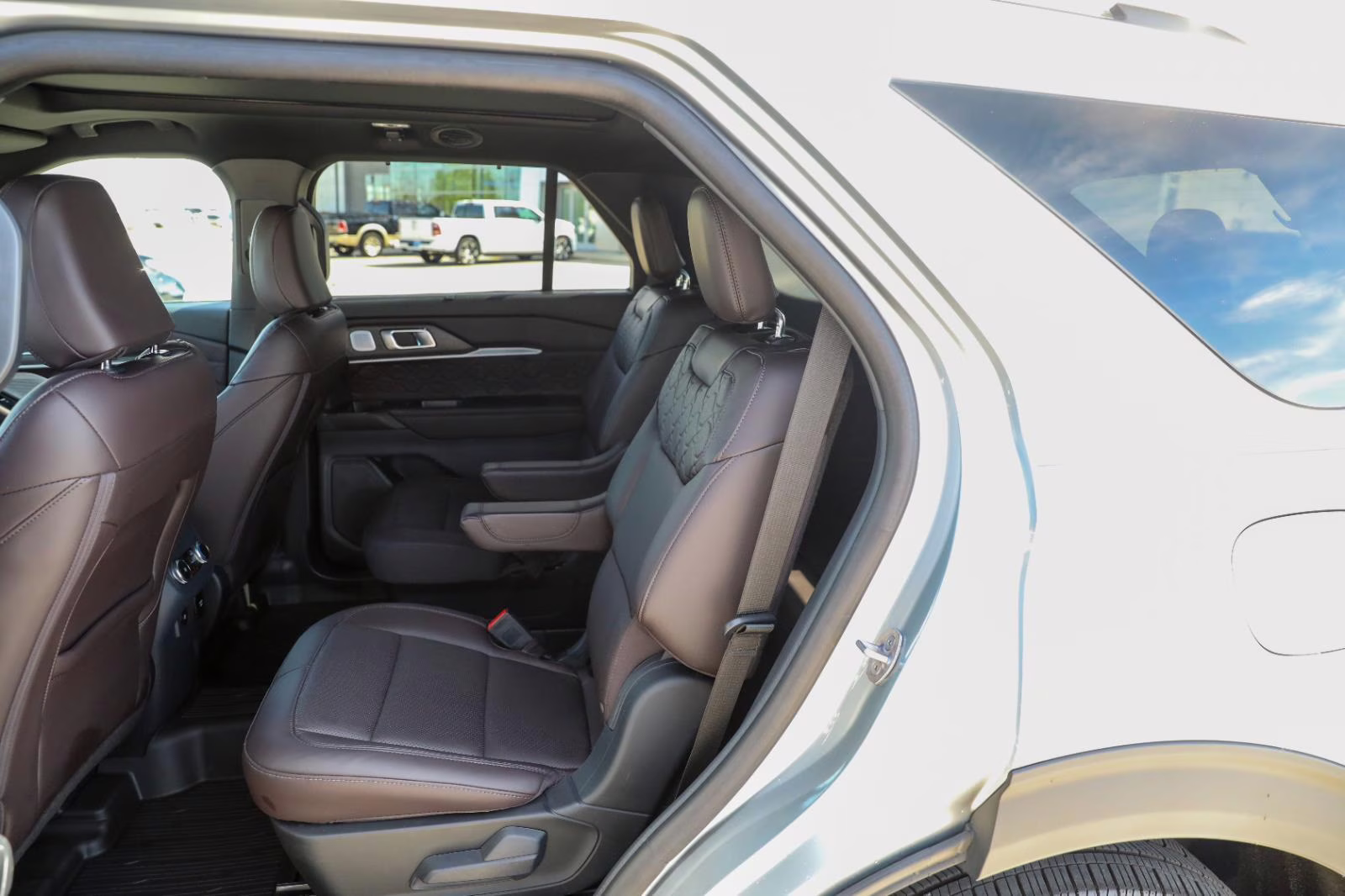 2025 Iconic Silver Metallic Ford Explorer Platinum 4X4 SUV