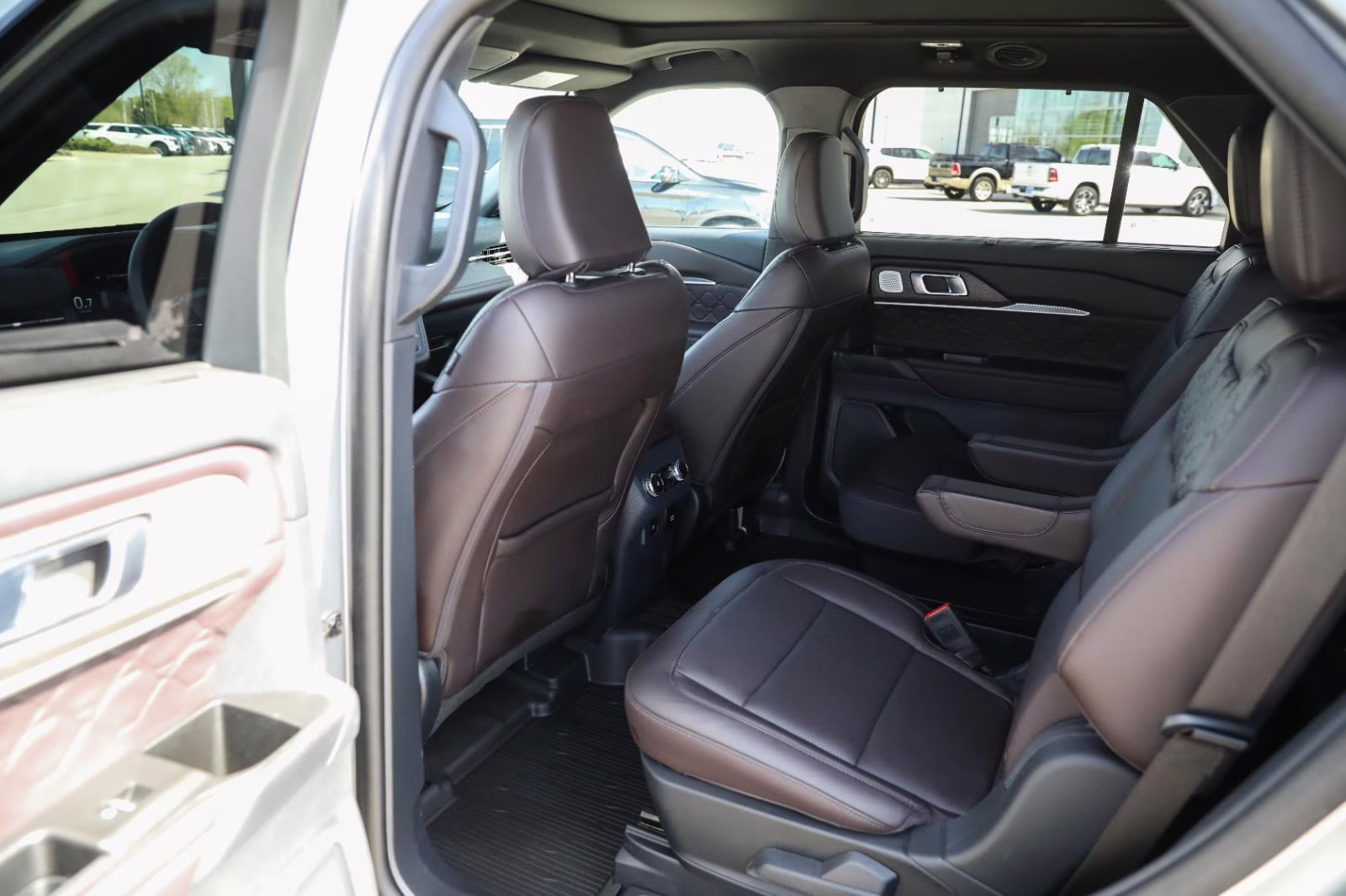 2025 Iconic Silver Metallic Ford Explorer Platinum 4X4 SUV