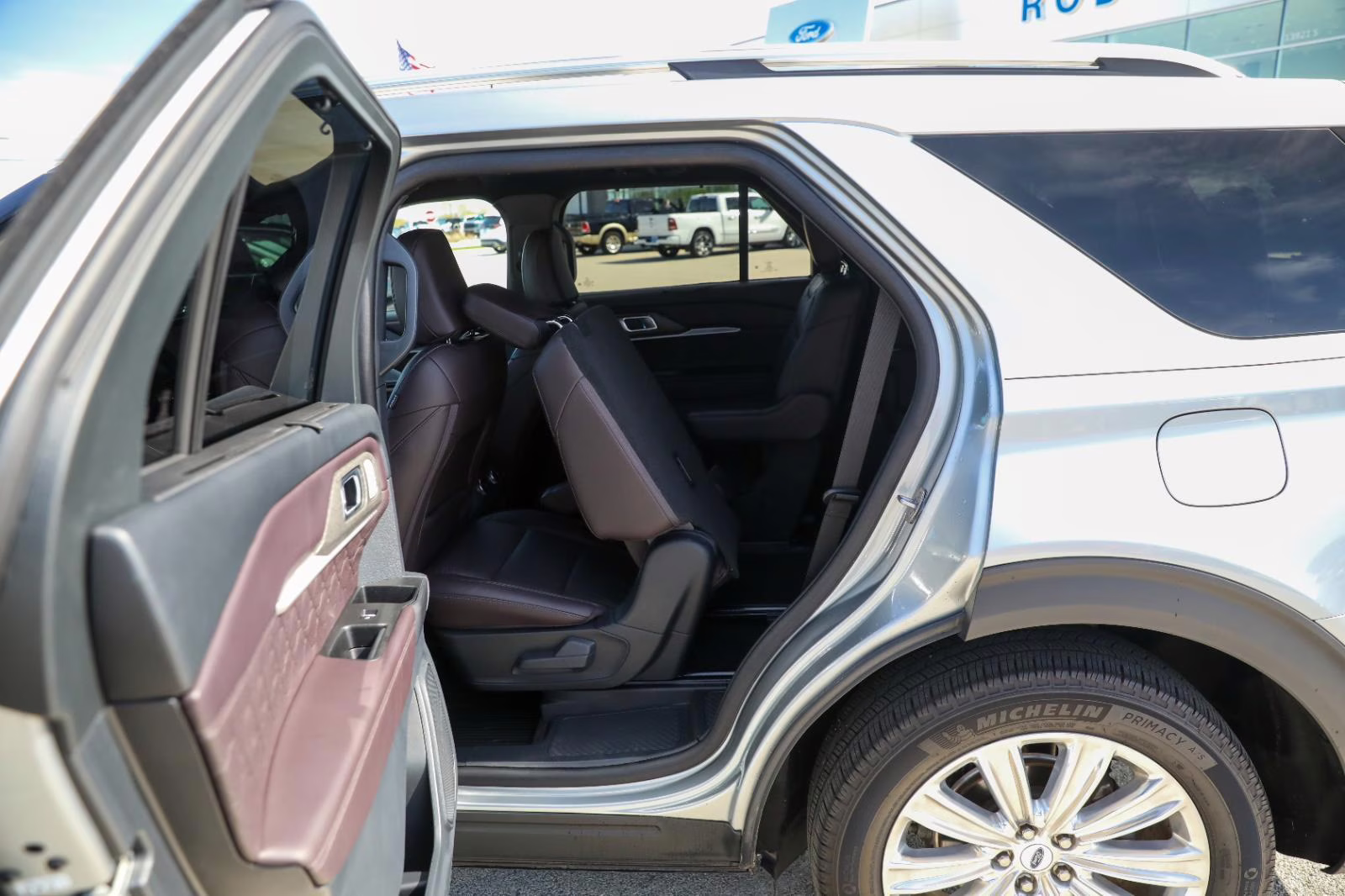 2025 Iconic Silver Metallic Ford Explorer Platinum 4X4 SUV
