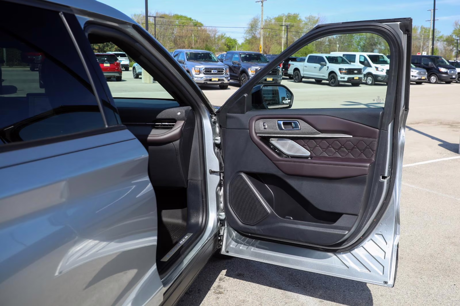 2025 Iconic Silver Metallic Ford Explorer Platinum 4X4 SUV