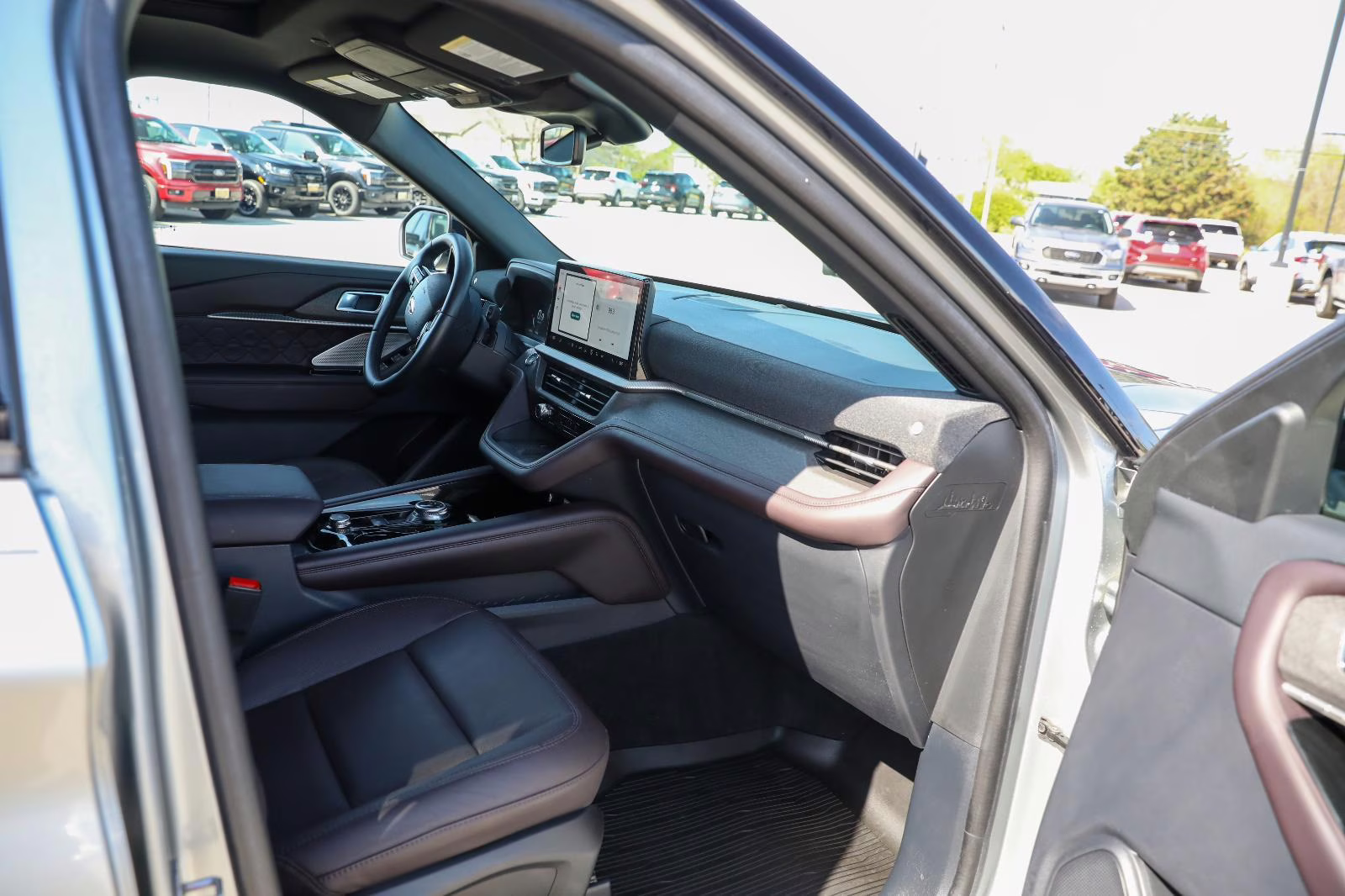 2025 Iconic Silver Metallic Ford Explorer Platinum 4X4 SUV