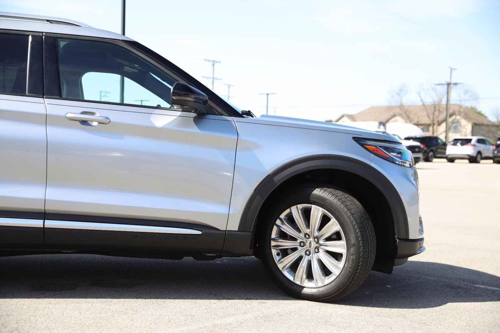2025 Iconic Silver Metallic Ford Explorer Platinum 4X4 SUV