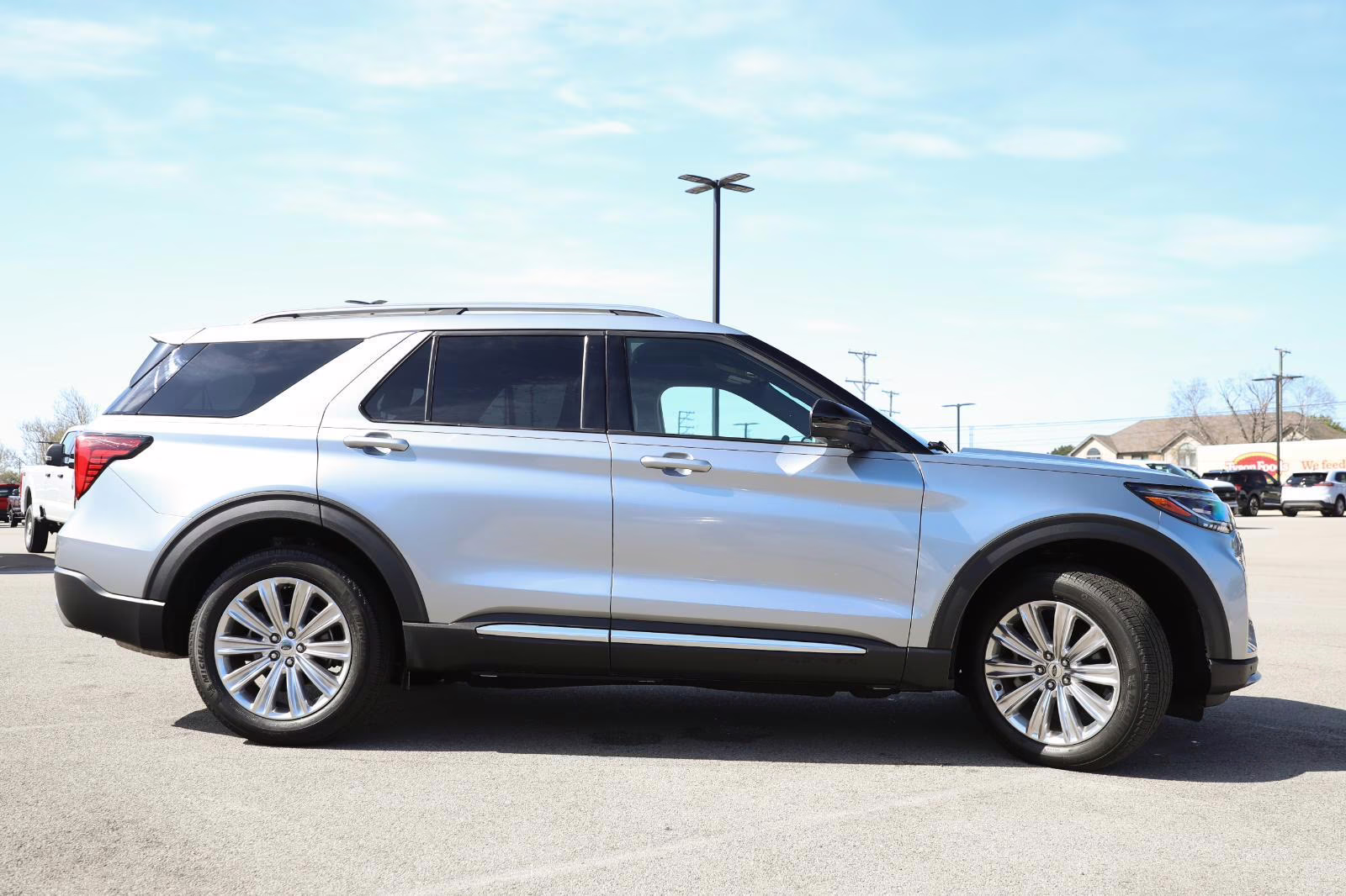 2025 Iconic Silver Metallic Ford Explorer Platinum 4X4 SUV
