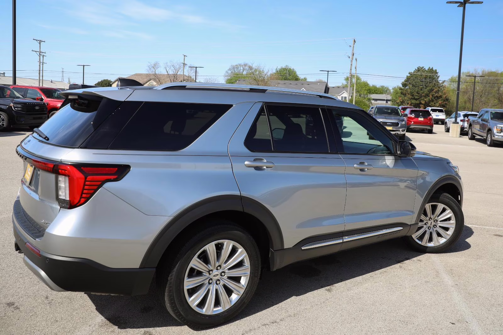 2025 Iconic Silver Metallic Ford Explorer Platinum 4X4 SUV