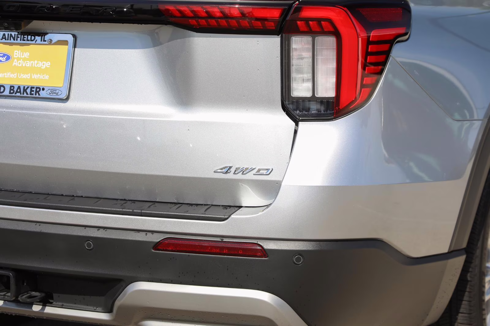 2025 Iconic Silver Metallic Ford Explorer Platinum 4X4 SUV
