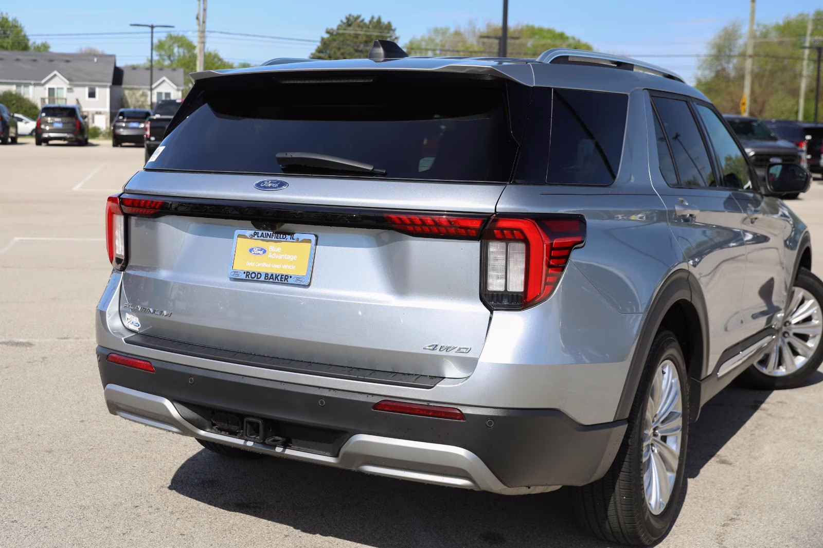 2025 Iconic Silver Metallic Ford Explorer Platinum 4X4 SUV