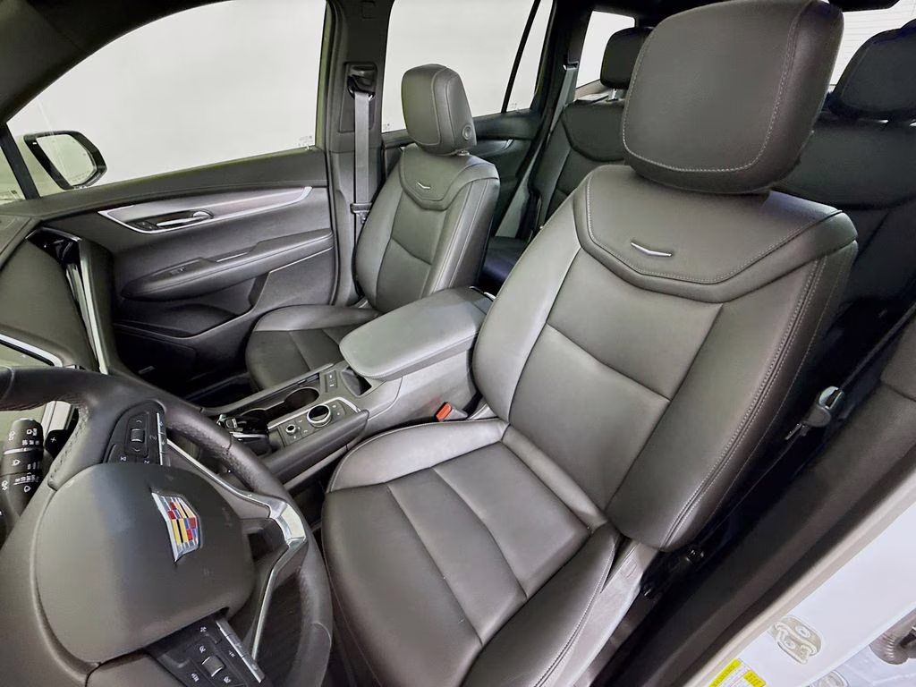 2024 Crystal White Tricoat Cadillac XT6 Luxury AWD SUV