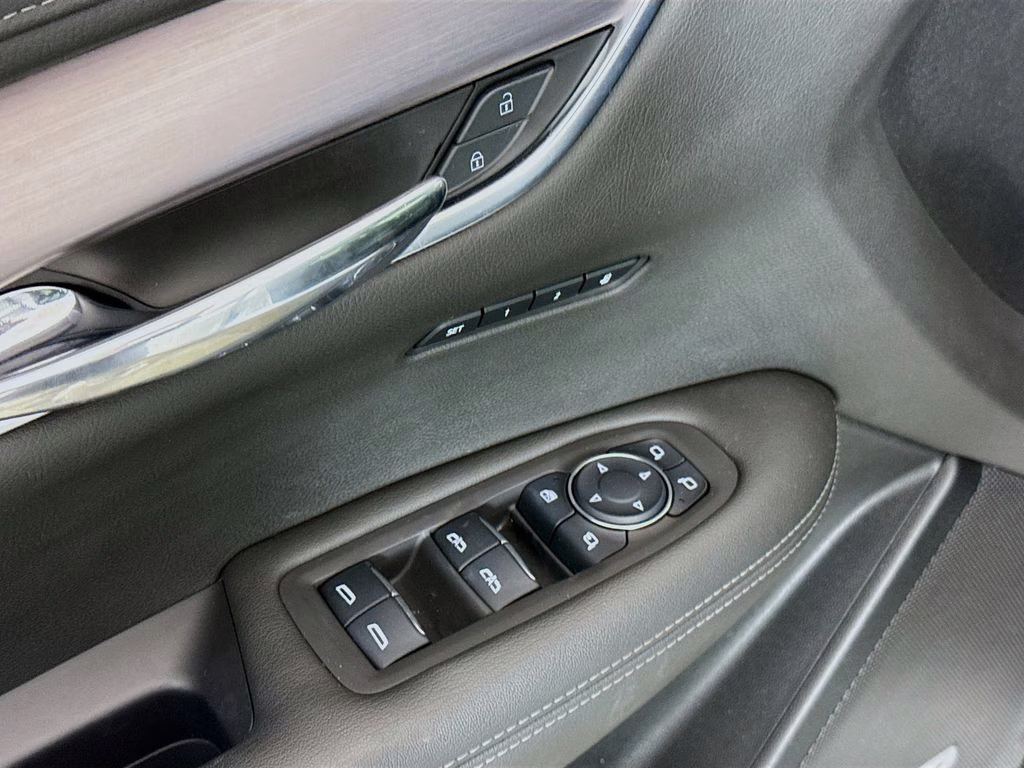 2024 Crystal White Tricoat Cadillac XT6 Luxury AWD SUV