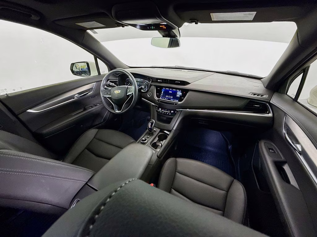 2024 Crystal White Tricoat Cadillac XT6 Luxury AWD SUV