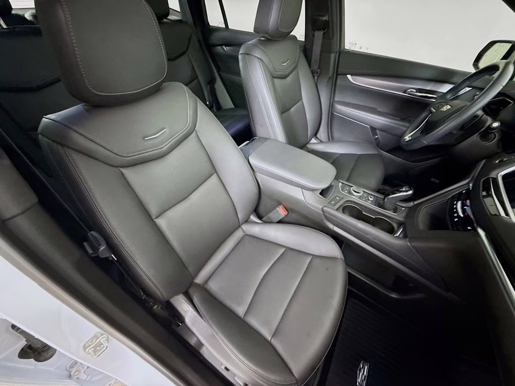 2024 Crystal White Tricoat Cadillac XT6 Luxury AWD SUV