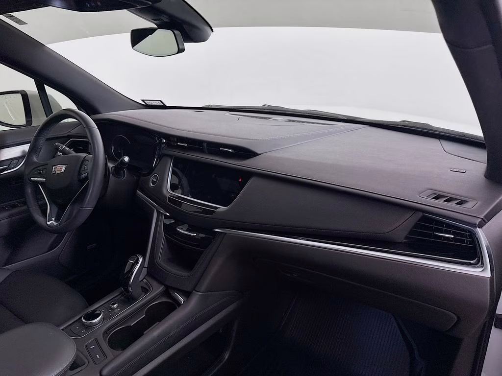 2024 Crystal White Tricoat Cadillac XT6 Luxury AWD SUV