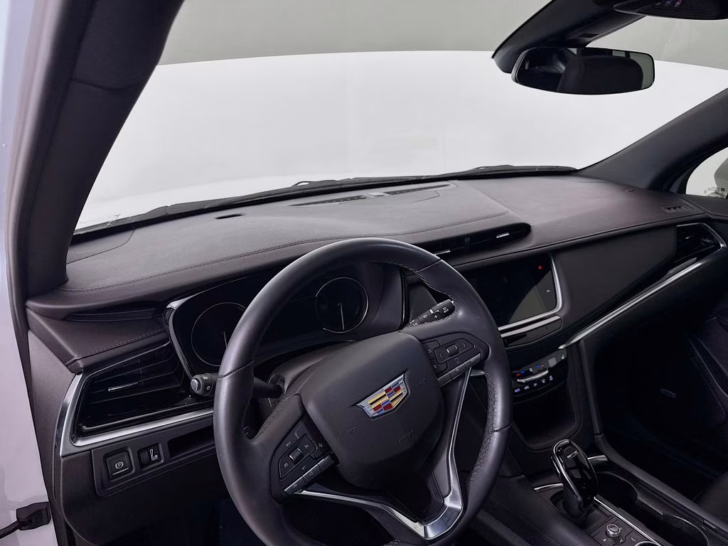 2024 Crystal White Tricoat Cadillac XT6 Luxury AWD SUV