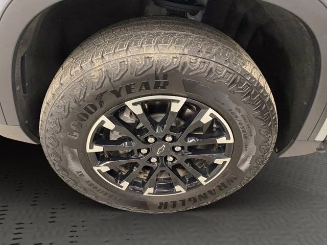 2025 Gray Chevrolet Traverse Z71 AWD SUV