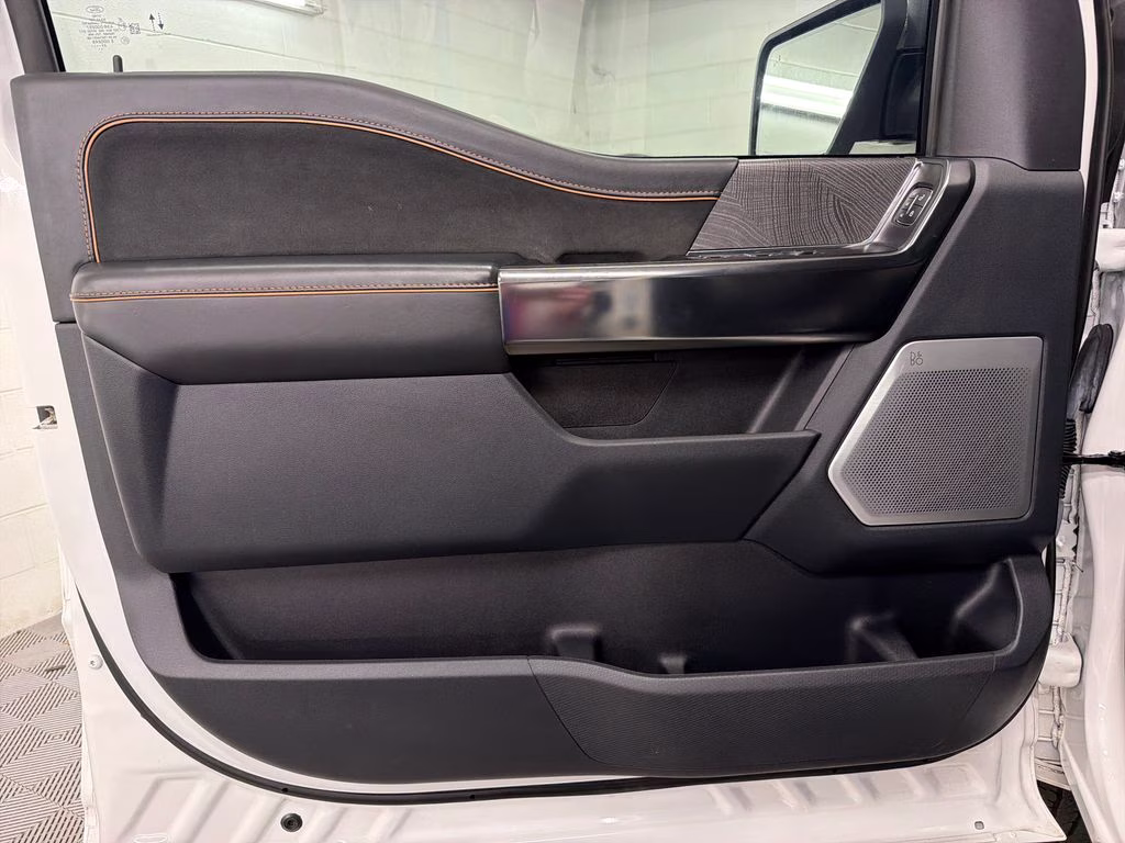 2023 Star White Metallic Tri-Coat Ford F-150 Platinum 4X4 Truck