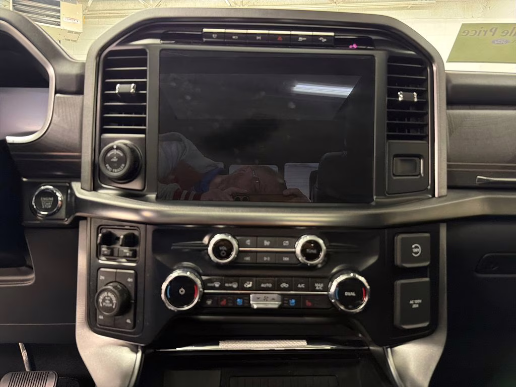 2023 Star White Metallic Tri-Coat Ford F-150 Platinum 4X4 Truck