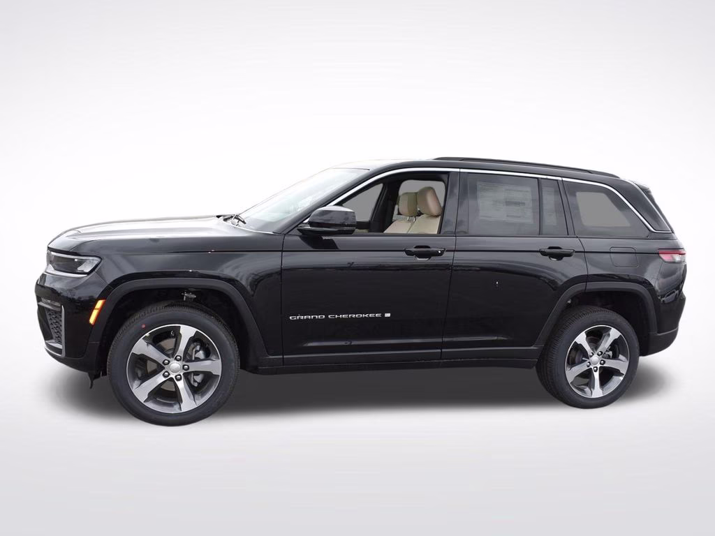 2026 Diamond Black Crystal Pearlcoat Jeep Grand Cherokee Limited 4X4 SUV