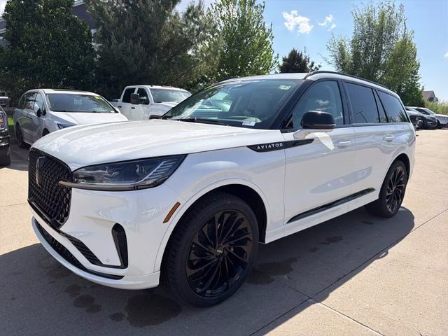 2026 Pristine White Metallic Tri-Coat Lincoln Aviator Reserve AWD SUV