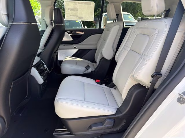 2026 Pristine White Metallic Tri-Coat Lincoln Aviator Reserve AWD SUV