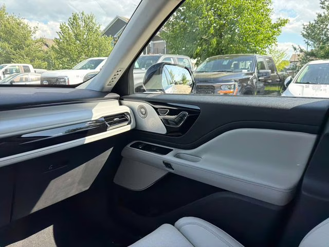 2026 Pristine White Metallic Tri-Coat Lincoln Aviator Reserve AWD SUV