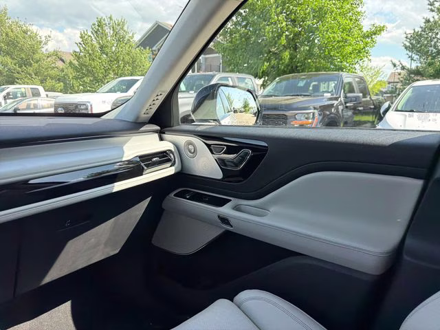 2026 Pristine White Metallic Tri-Coat Lincoln Aviator Reserve AWD SUV