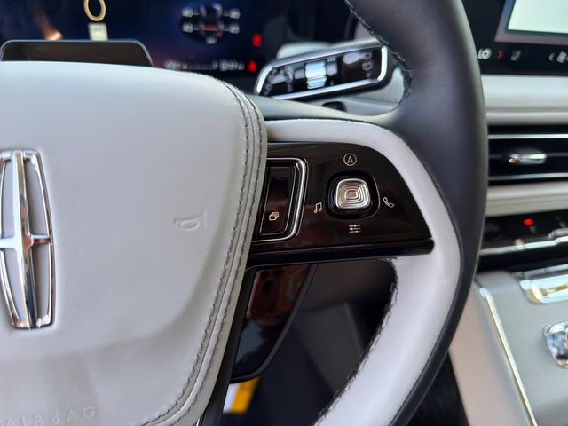2026 Pristine White Metallic Tri-Coat Lincoln Aviator Reserve AWD SUV