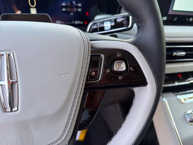 2026 Pristine White Metallic Tri-Coat Lincoln Aviator Reserve AWD SUV
