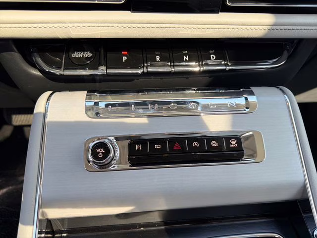 2026 Pristine White Metallic Tri-Coat Lincoln Aviator Reserve AWD SUV