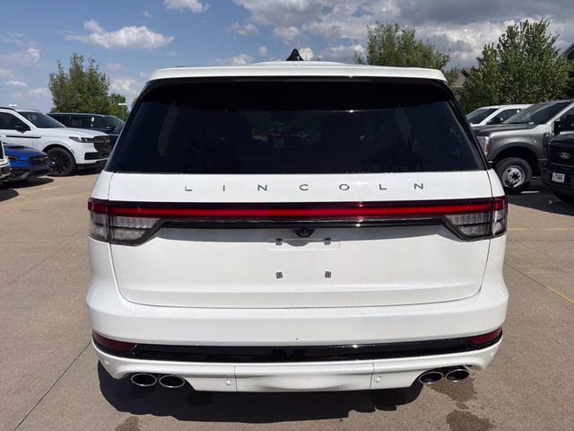 2026 Pristine White Metallic Tri-Coat Lincoln Aviator Reserve AWD SUV