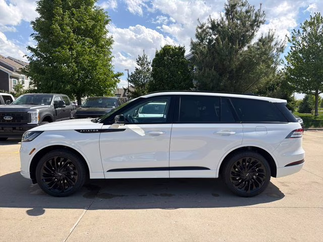 2026 Pristine White Metallic Tri-Coat Lincoln Aviator Reserve AWD SUV