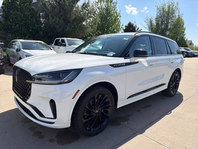 2026 Pristine White Metallic Tri-Coat Lincoln Aviator Reserve AWD SUV