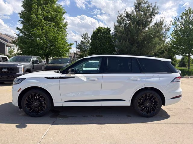 2026 Pristine White Metallic Tri-Coat Lincoln Aviator Reserve AWD SUV