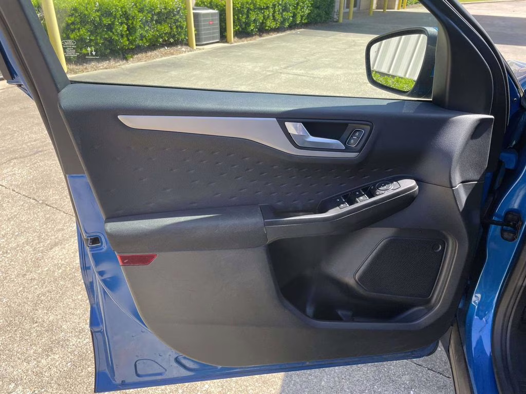 2020 Velocity Blue Metallic Ford Escape SE AWD SUV