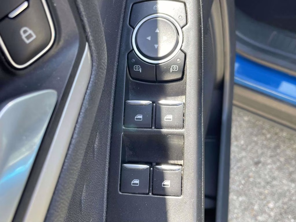 2020 Velocity Blue Metallic Ford Escape SE AWD SUV