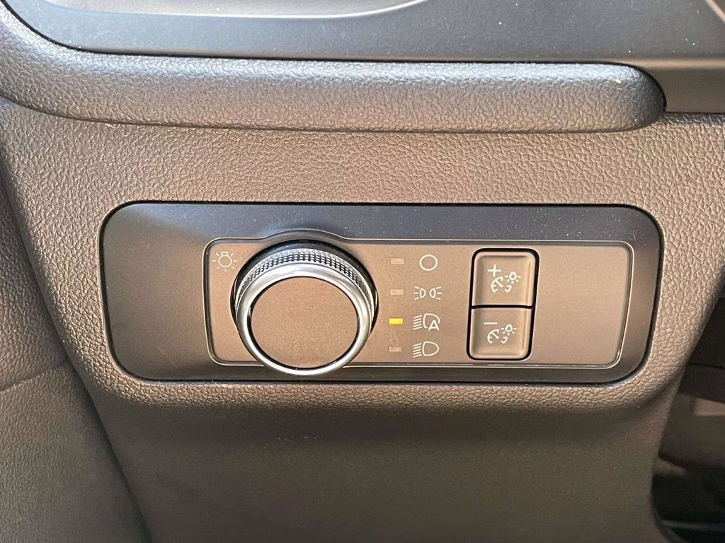 2020 Velocity Blue Metallic Ford Escape SE AWD SUV