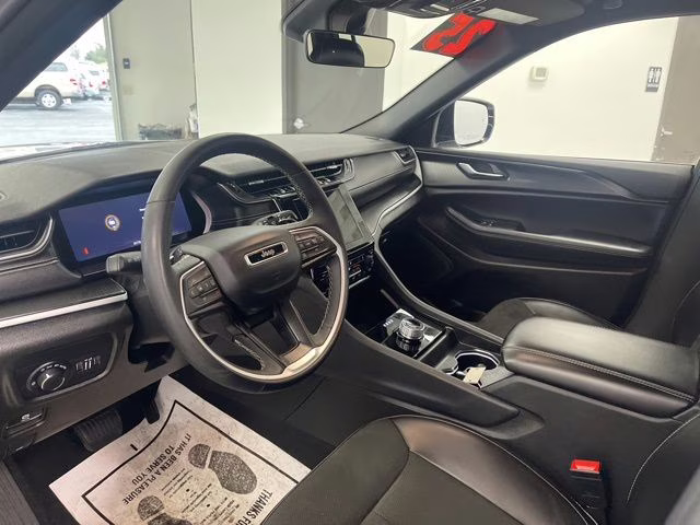 2025 Silver Zynith Jeep Grand Cherokee Altitude 4X4 SUV