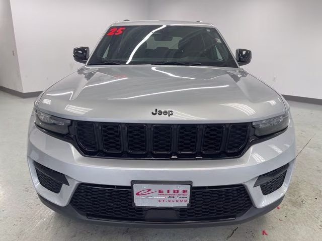 2025 Silver Zynith Jeep Grand Cherokee Altitude 4X4 SUV