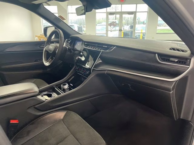 2025 Silver Zynith Jeep Grand Cherokee Altitude 4X4 SUV