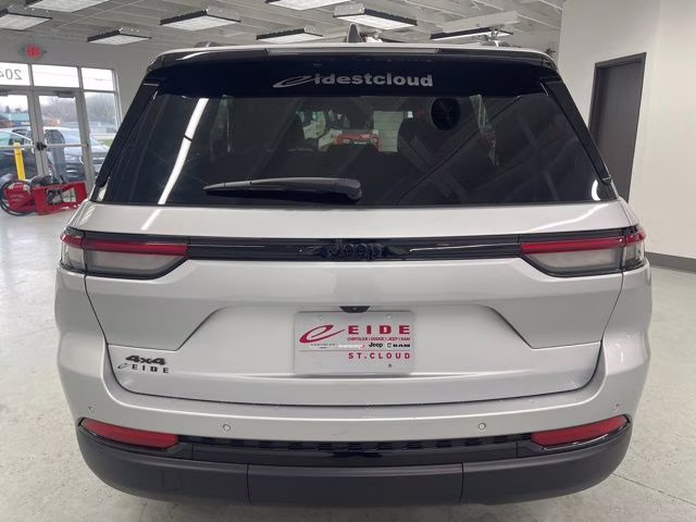 2025 Silver Zynith Jeep Grand Cherokee Altitude 4X4 SUV