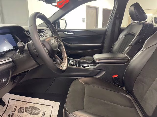 2025 Silver Zynith Jeep Grand Cherokee Altitude 4X4 SUV