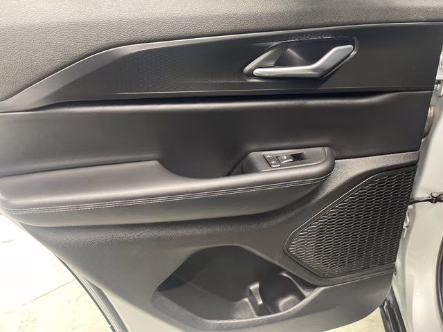 2025 Silver Zynith Jeep Grand Cherokee Altitude 4X4 SUV