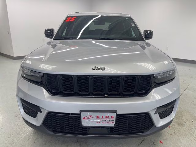 2025 Silver Zynith Jeep Grand Cherokee Altitude 4X4 SUV