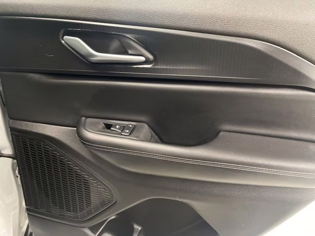 2025 Silver Zynith Jeep Grand Cherokee Altitude 4X4 SUV