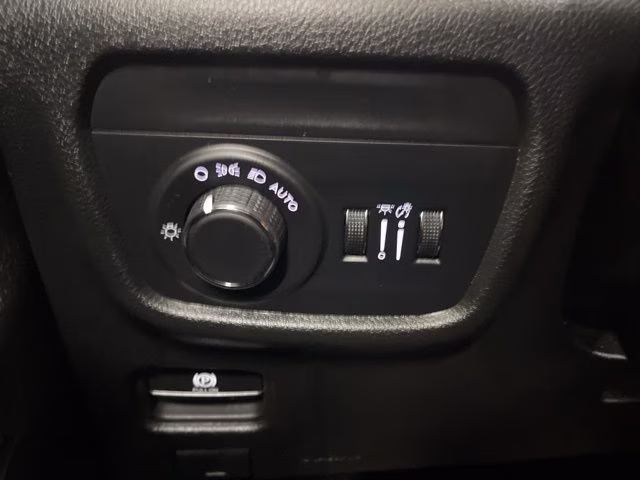 2025 Silver Zynith Jeep Grand Cherokee Altitude 4X4 SUV