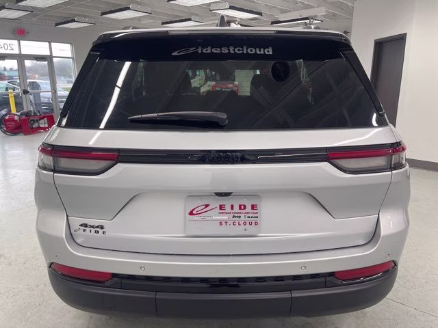 2025 Silver Zynith Jeep Grand Cherokee Altitude 4X4 SUV