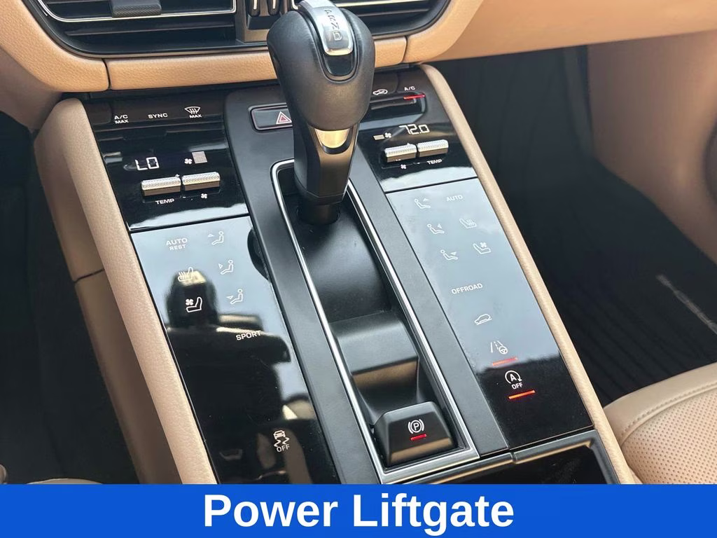 2023 Jet Black Metallic Porsche Macan Base AWD SUV