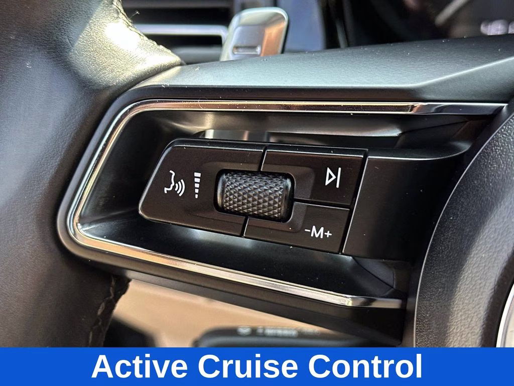 2023 Jet Black Metallic Porsche Macan Base AWD SUV